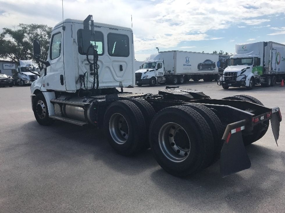 Day Cab Tractor-Heavy Duty Tractors-Freightliner-2019-T12664ST-Milwaukee-WI-373,059\n\t\tmiles-$ 58,250 - Image 5