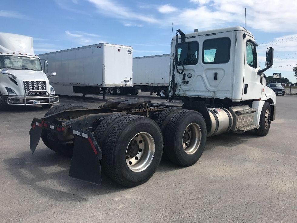 Day Cab Tractor-Heavy Duty Tractors-Freightliner-2019-T12664ST-Milwaukee-WI-373,059\n\t\tmiles-$ 58,250 - Image 7
