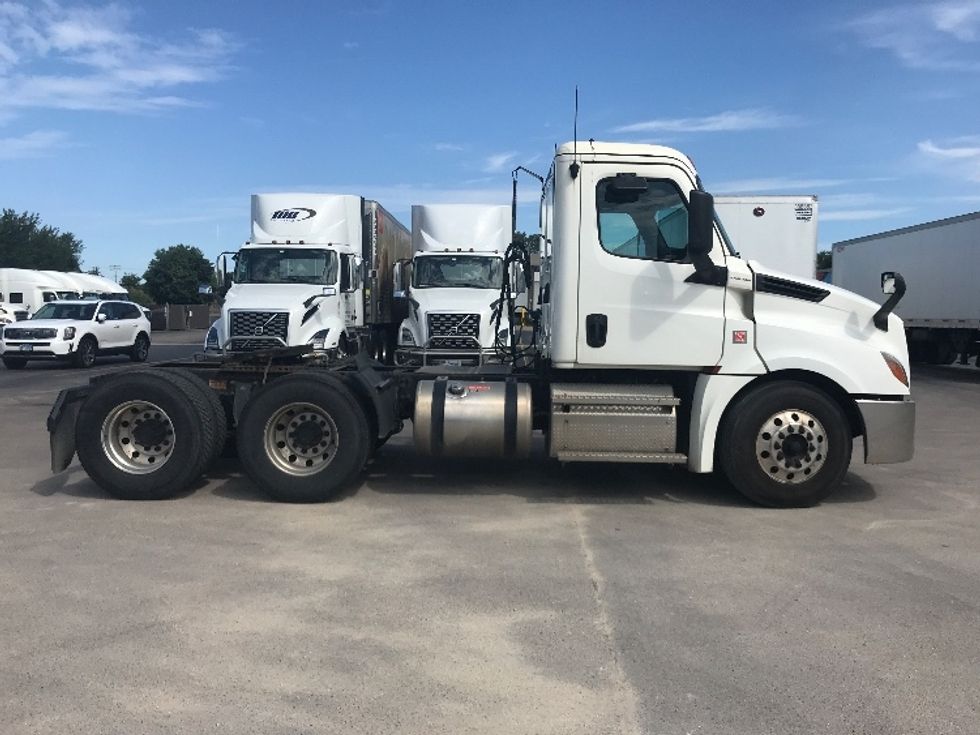 Day Cab Tractor-Heavy Duty Tractors-Freightliner-2019-T12664ST-Milwaukee-WI-373,059\n\t\tmiles-$ 58,250 - Image 8