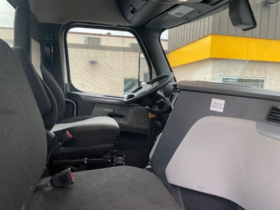 Day Cab Tractor-Heavy Duty Tractors-Freightliner-2019-T12664ST-Milwaukee-WI-471,171\n\t\tmiles-$ 42,250 - Image 14