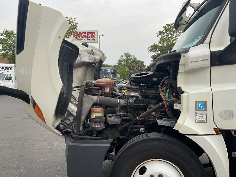 Day Cab Tractor-Heavy Duty Tractors-Freightliner-2019-T12664ST-Milwaukee-WI-471,171\n\t\tmiles-$ 42,250 - Image 15