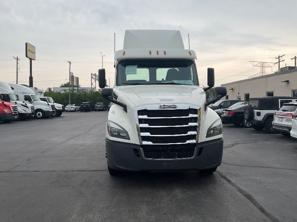 Day Cab Tractor-Heavy Duty Tractors-Freightliner-2019-T12664ST-Milwaukee-WI-471,171\n\t\tmiles-$ 42,250 - Image 2