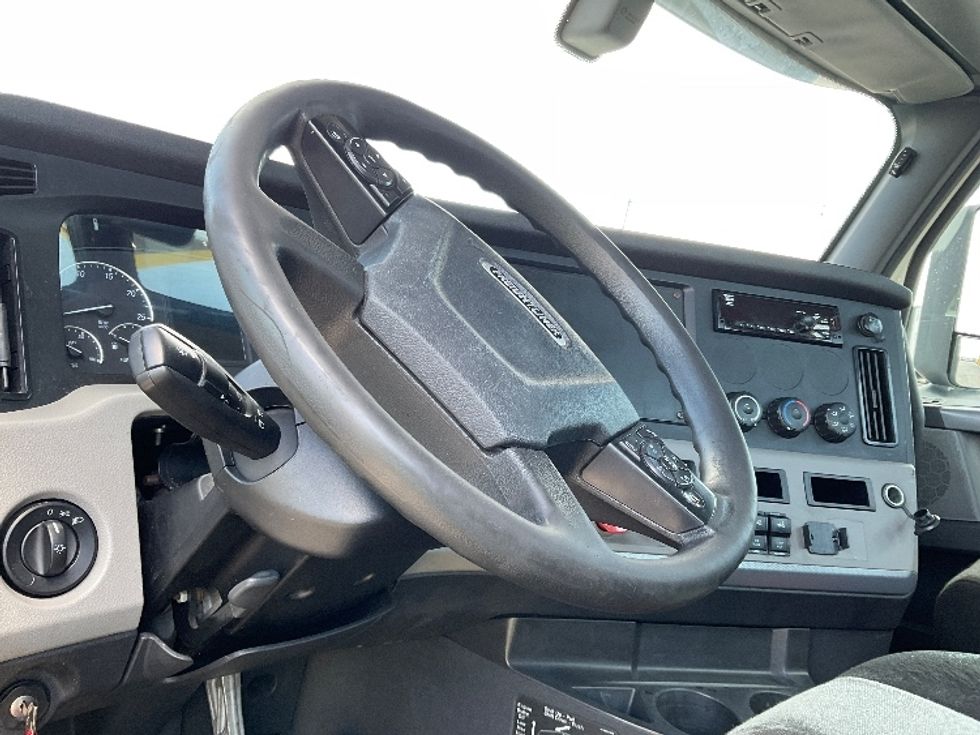 Day Cab Tractor-Heavy Duty Tractors-Freightliner-2019-T12664ST-Milwaukee-WI-496,200\n\t\tmiles-$ 40,750 - Image 10