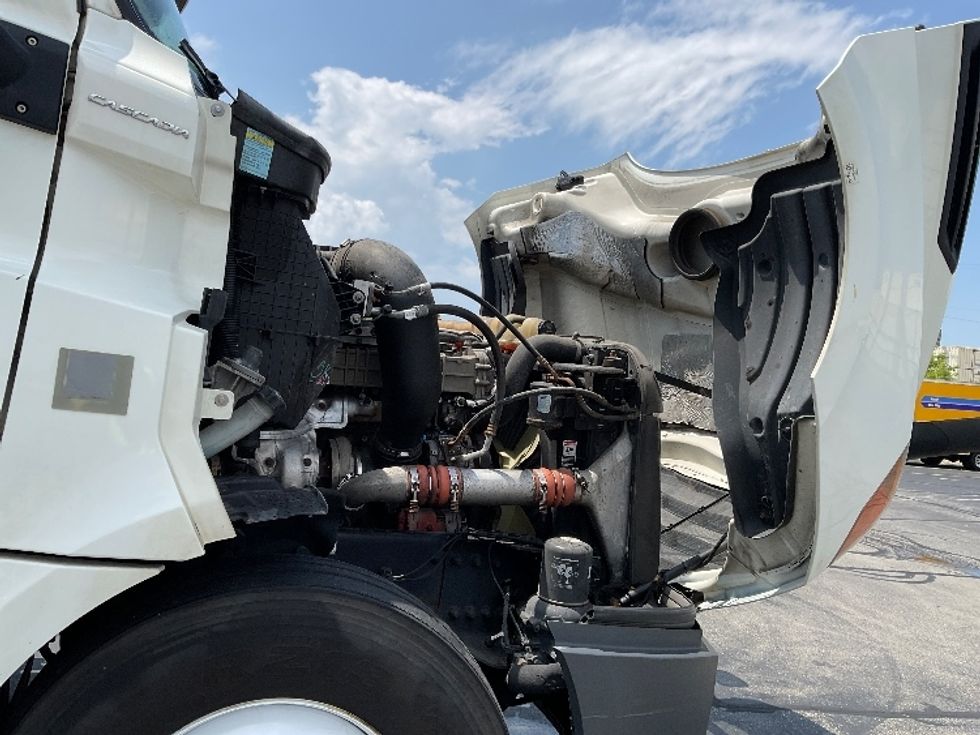 Day Cab Tractor-Heavy Duty Tractors-Freightliner-2019-T12664ST-Milwaukee-WI-496,200\n\t\tmiles-$ 40,750 - Image 15