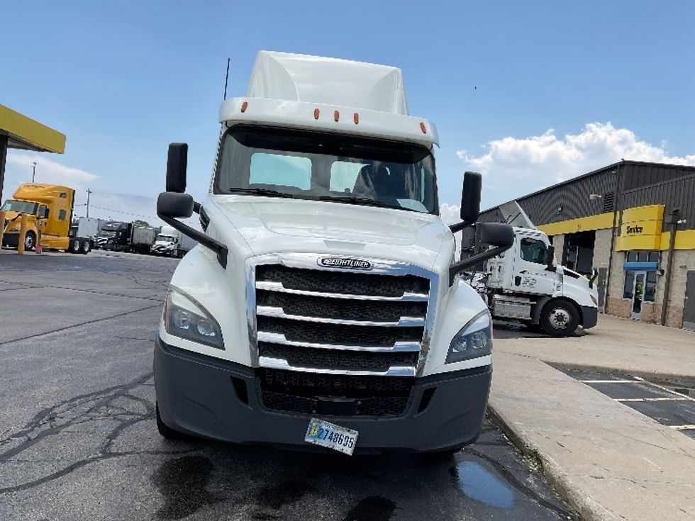 Day Cab Tractor-Heavy Duty Tractors-Freightliner-2019-T12664ST-Milwaukee-WI-496,200\n\t\tmiles-$ 40,750 - Image 2