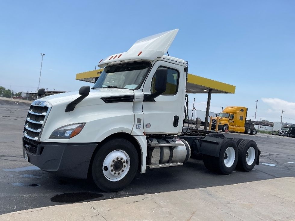 Day Cab Tractor-Heavy Duty Tractors-Freightliner-2019-T12664ST-Milwaukee-WI-496,200\n\t\tmiles-$ 40,750 - Image 3