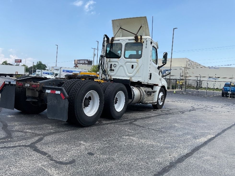 Day Cab Tractor-Heavy Duty Tractors-Freightliner-2019-T12664ST-Milwaukee-WI-496,200\n\t\tmiles-$ 40,750 - Image 7