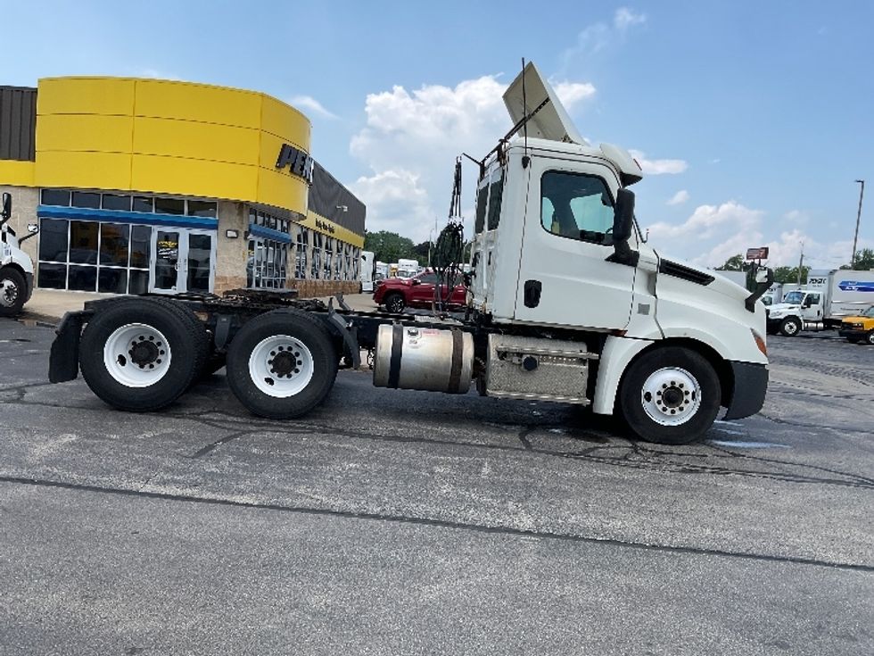 Day Cab Tractor-Heavy Duty Tractors-Freightliner-2019-T12664ST-Milwaukee-WI-496,200\n\t\tmiles-$ 40,750 - Image 8
