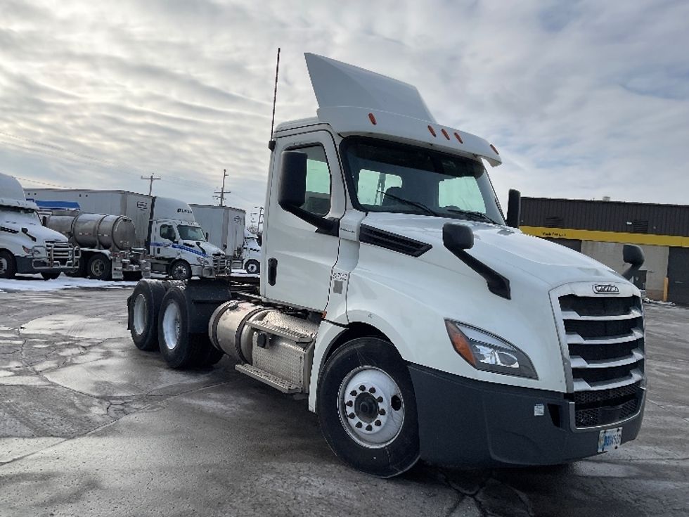 Day Cab Tractor-Heavy Duty Tractors-Freightliner-2019-T12664ST-Milwaukee-WI-497,870\n\t\tmiles-$ 37,750 - Image 1