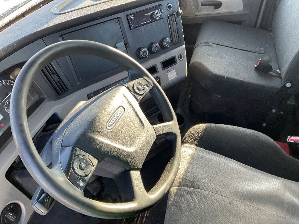 Day Cab Tractor-Heavy Duty Tractors-Freightliner-2019-T12664ST-Milwaukee-WI-497,870\n\t\tmiles-$ 37,750 - Image 10
