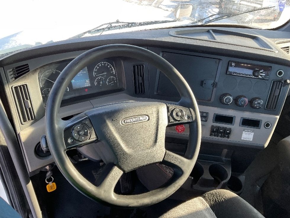Day Cab Tractor-Heavy Duty Tractors-Freightliner-2019-T12664ST-Milwaukee-WI-497,870\n\t\tmiles-$ 37,750 - Image 11