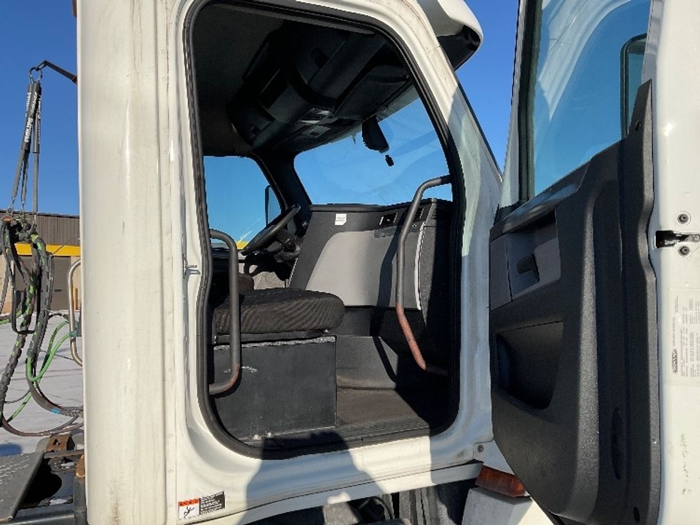 Day Cab Tractor-Heavy Duty Tractors-Freightliner-2019-T12664ST-Milwaukee-WI-497,870\n\t\tmiles-$ 37,750 - Image 12