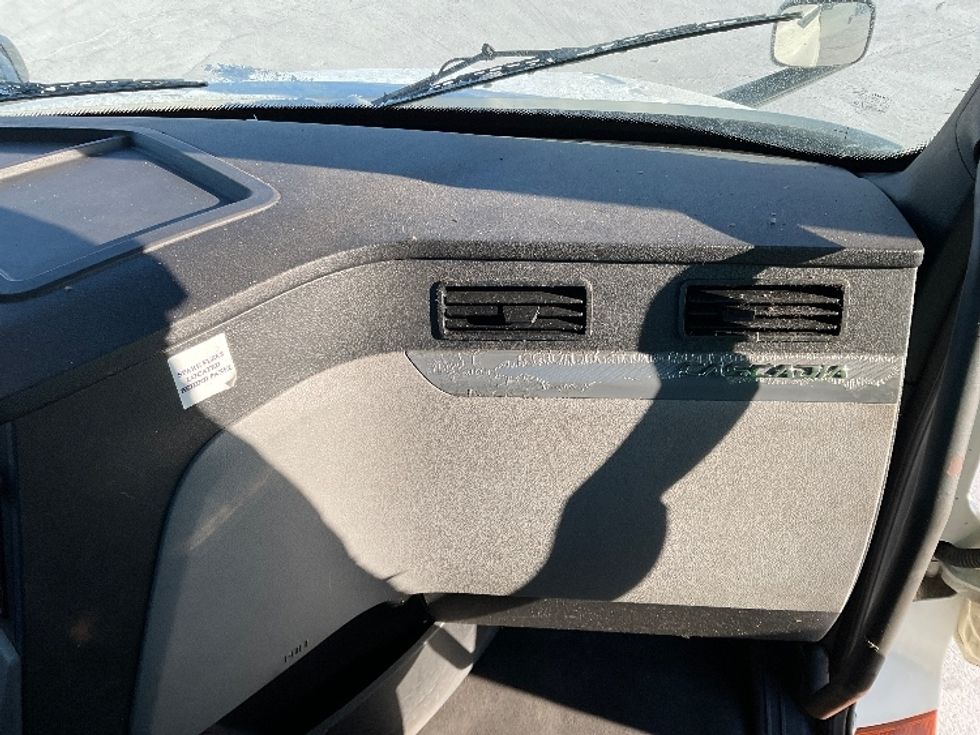 Day Cab Tractor-Heavy Duty Tractors-Freightliner-2019-T12664ST-Milwaukee-WI-497,870\n\t\tmiles-$ 37,750 - Image 13