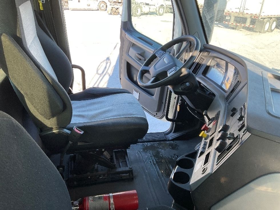 Day Cab Tractor-Heavy Duty Tractors-Freightliner-2019-T12664ST-Milwaukee-WI-497,870\n\t\tmiles-$ 37,750 - Image 14