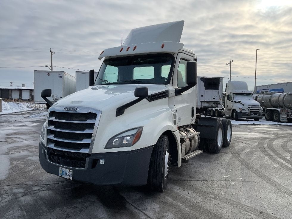 Day Cab Tractor-Heavy Duty Tractors-Freightliner-2019-T12664ST-Milwaukee-WI-497,870\n\t\tmiles-$ 37,750 - Image 3