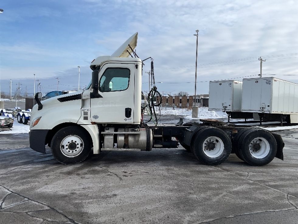 Day Cab Tractor-Heavy Duty Tractors-Freightliner-2019-T12664ST-Milwaukee-WI-497,870\n\t\tmiles-$ 37,750 - Image 4