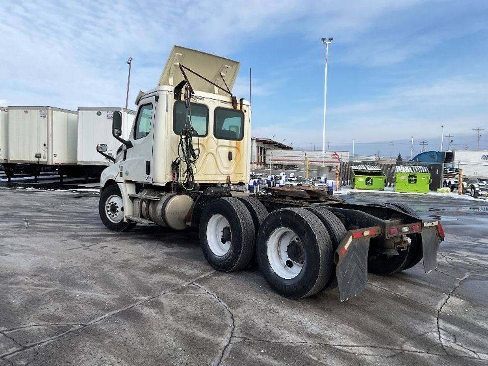 Day Cab Tractor-Heavy Duty Tractors-Freightliner-2019-T12664ST-Milwaukee-WI-497,870\n\t\tmiles-$ 37,750 - Image 5