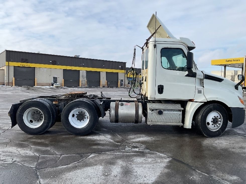 Day Cab Tractor-Heavy Duty Tractors-Freightliner-2019-T12664ST-Milwaukee-WI-497,870\n\t\tmiles-$ 37,750 - Image 8
