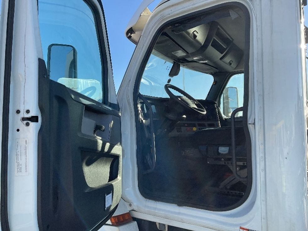 Day Cab Tractor-Heavy Duty Tractors-Freightliner-2019-T12664ST-Milwaukee-WI-497,870\n\t\tmiles-$ 37,750 - Image 9
