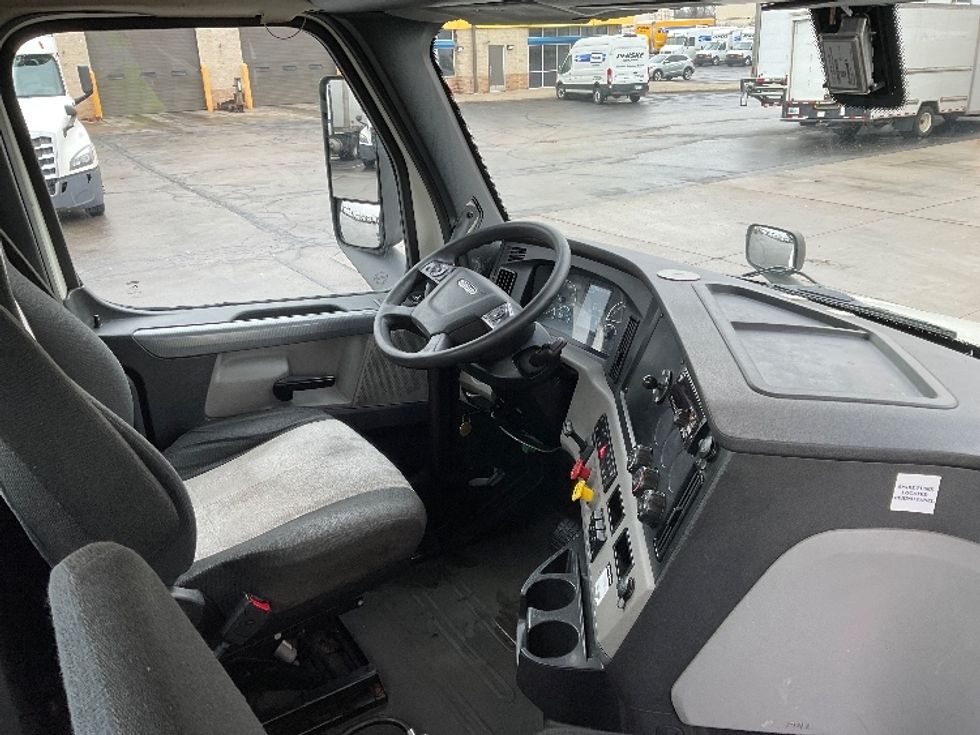 Day Cab Tractor-Heavy Duty Tractors-Freightliner-2019-T12664ST-Milwaukee-WI-507,314\n\t\tmiles-$ 37,250 - Image 14