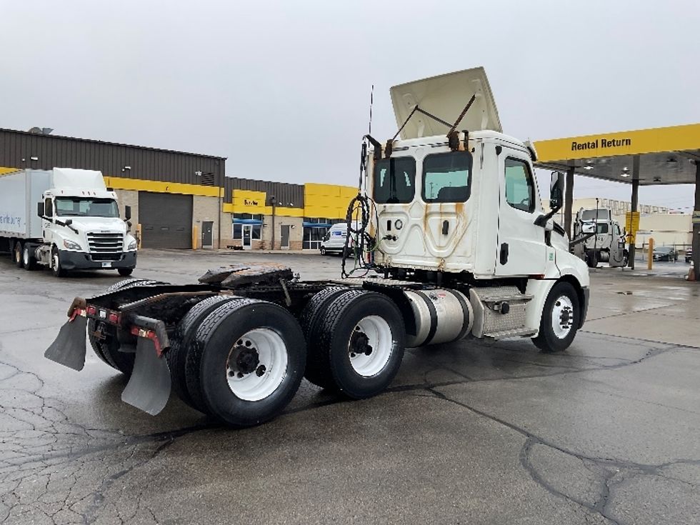 Day Cab Tractor-Heavy Duty Tractors-Freightliner-2019-T12664ST-Milwaukee-WI-507,314\n\t\tmiles-$ 37,250 - Image 7