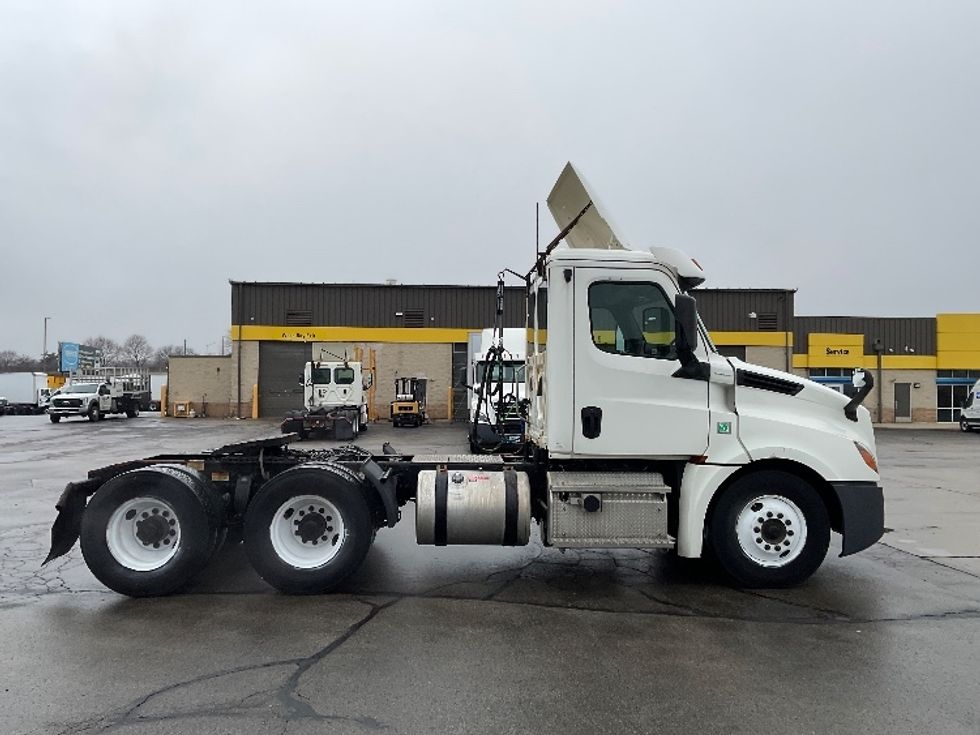 Day Cab Tractor-Heavy Duty Tractors-Freightliner-2019-T12664ST-Milwaukee-WI-507,314\n\t\tmiles-$ 37,250 - Image 8