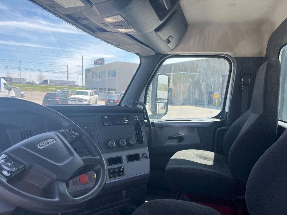Day Cab Tractor-Heavy Duty Tractors-Freightliner-2019-T12664ST-Mississauga-ON-1,025,025\n\t\tkm-$ 37,000 - Image 10