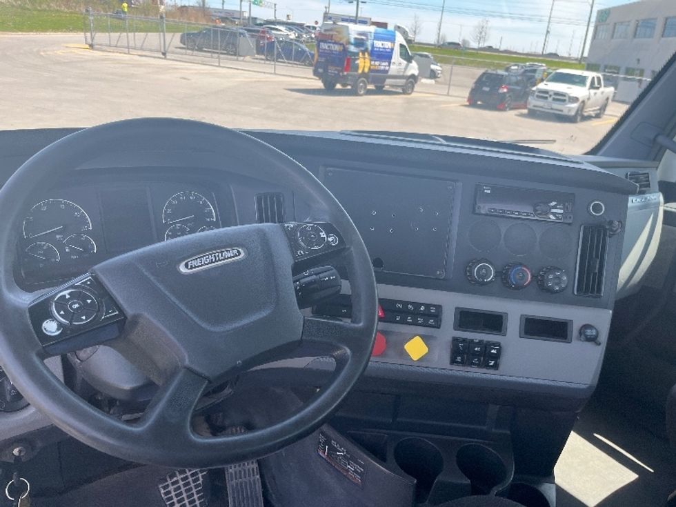 Day Cab Tractor-Heavy Duty Tractors-Freightliner-2019-T12664ST-Mississauga-ON-1,025,025\n\t\tkm-$ 37,000 - Image 11