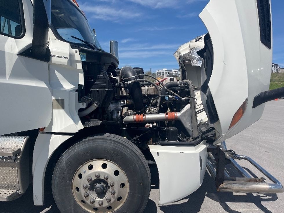 Day Cab Tractor-Heavy Duty Tractors-Freightliner-2019-T12664ST-Mississauga-ON-1,025,025\n\t\tkm-$ 37,000 - Image 15