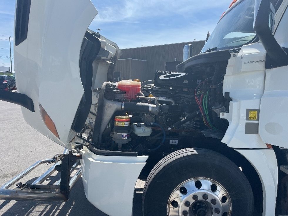 Day Cab Tractor-Heavy Duty Tractors-Freightliner-2019-T12664ST-Mississauga-ON-1,025,025\n\t\tkm-$ 37,000 - Image 16