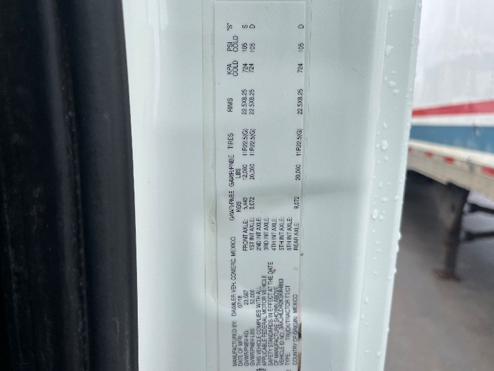 Day Cab Tractor-Heavy Duty Tractors-Freightliner-2019-T12664ST-Mississauga-ON-1,025,025\n\t\tkm-$ 37,000 - Image 17