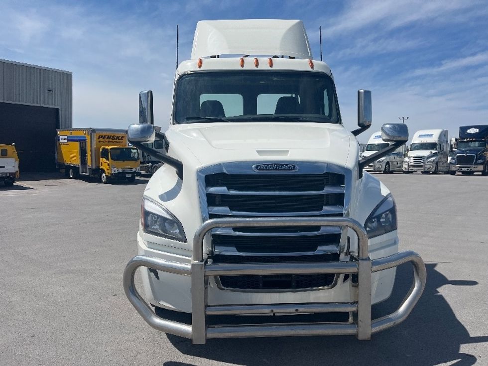 Day Cab Tractor-Heavy Duty Tractors-Freightliner-2019-T12664ST-Mississauga-ON-1,025,025\n\t\tkm-$ 37,000 - Image 2