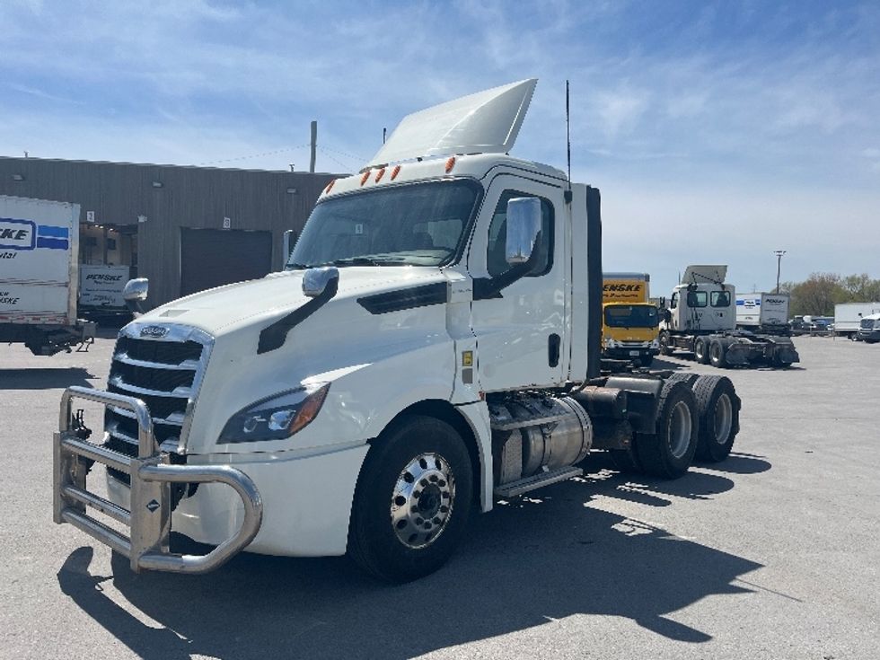 Day Cab Tractor-Heavy Duty Tractors-Freightliner-2019-T12664ST-Mississauga-ON-1,025,025\n\t\tkm-$ 37,000 - Image 3