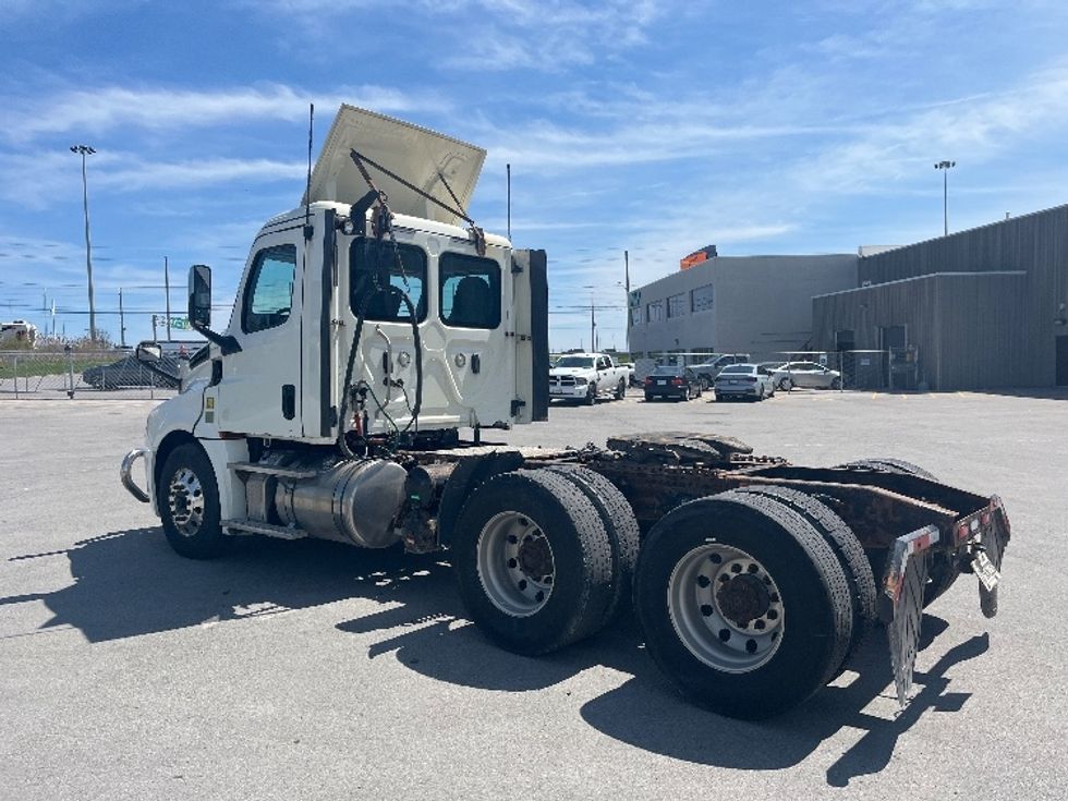 Day Cab Tractor-Heavy Duty Tractors-Freightliner-2019-T12664ST-Mississauga-ON-1,025,025\n\t\tkm-$ 37,000 - Image 5