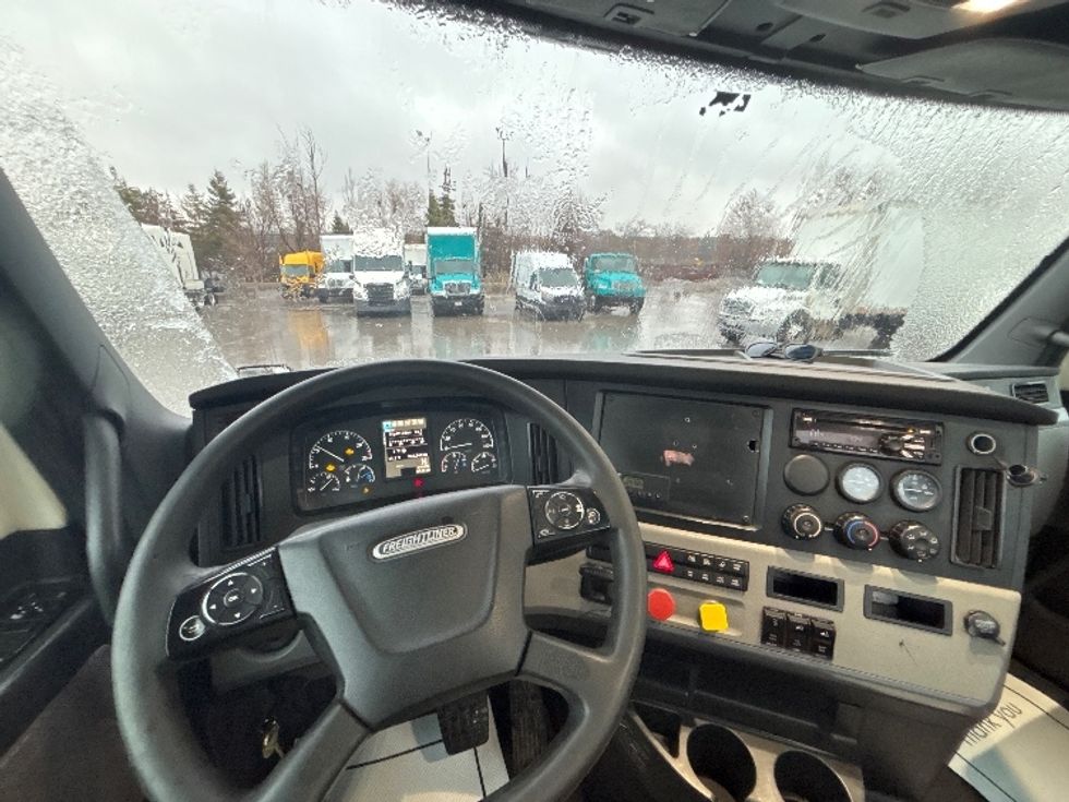Day Cab Tractor-Heavy Duty Tractors-Freightliner-2019-T12664ST-Mississauga-ON-332,039\n\t\tkm-$ 64,000 - Image 11