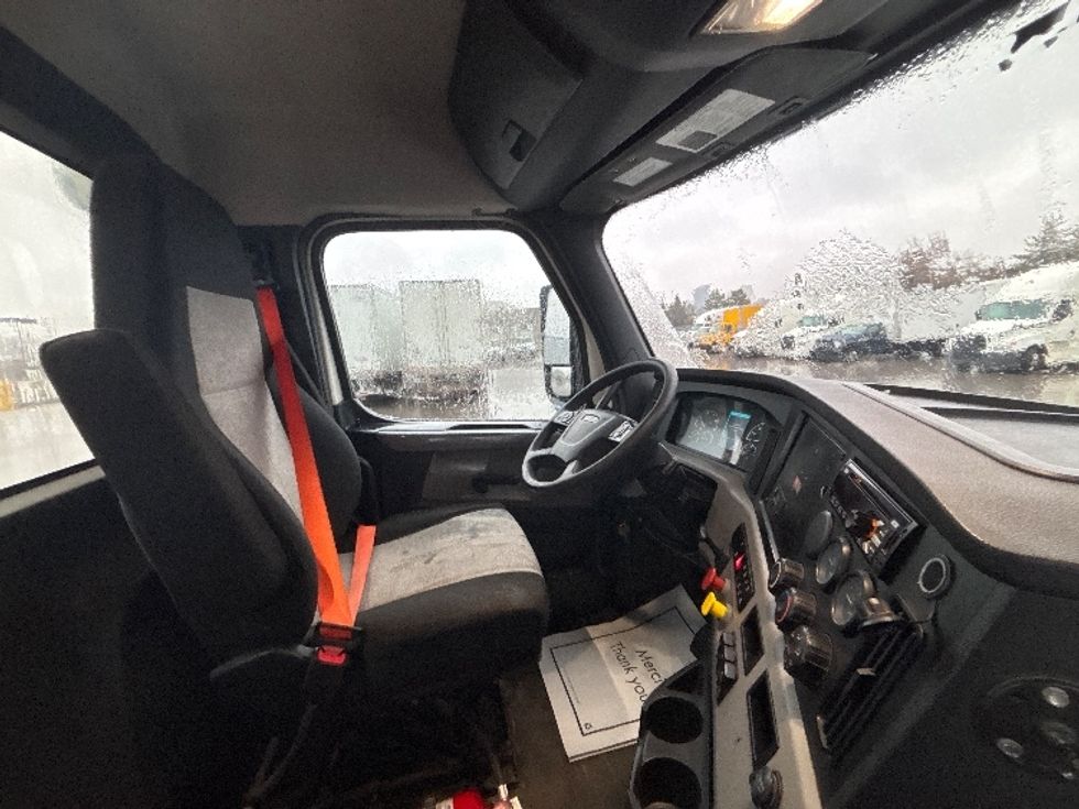 Day Cab Tractor-Heavy Duty Tractors-Freightliner-2019-T12664ST-Mississauga-ON-332,039\n\t\tkm-$ 64,000 - Image 14