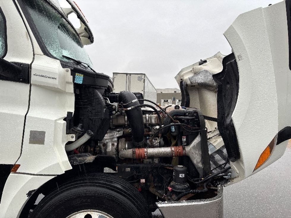 Day Cab Tractor-Heavy Duty Tractors-Freightliner-2019-T12664ST-Mississauga-ON-332,039\n\t\tkm-$ 64,000 - Image 15