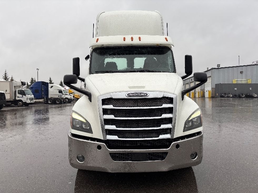 Day Cab Tractor-Heavy Duty Tractors-Freightliner-2019-T12664ST-Mississauga-ON-332,039\n\t\tkm-$ 64,000 - Image 2
