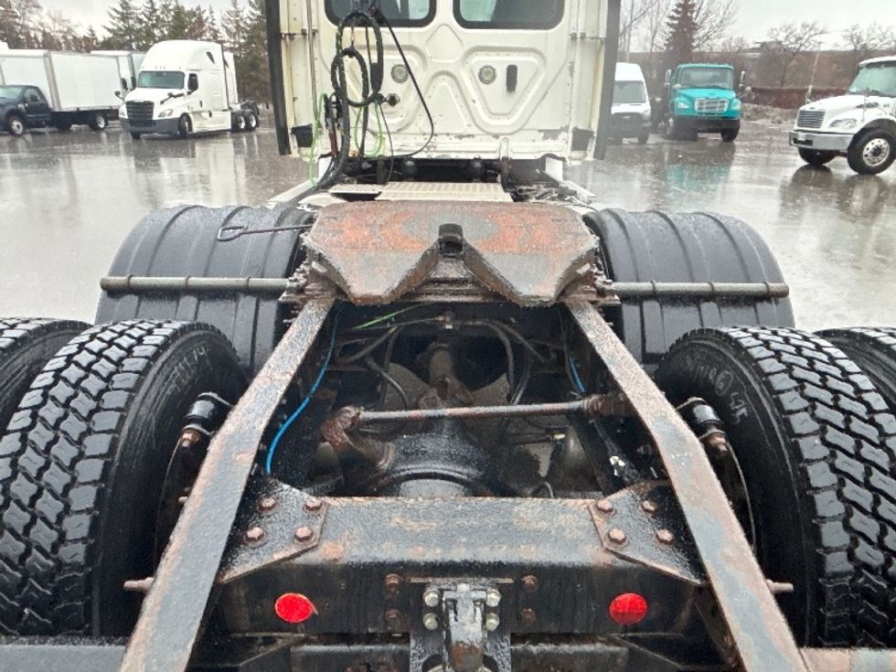 Day Cab Tractor-Heavy Duty Tractors-Freightliner-2019-T12664ST-Mississauga-ON-332,039\n\t\tkm-$ 64,000 - Image 6
