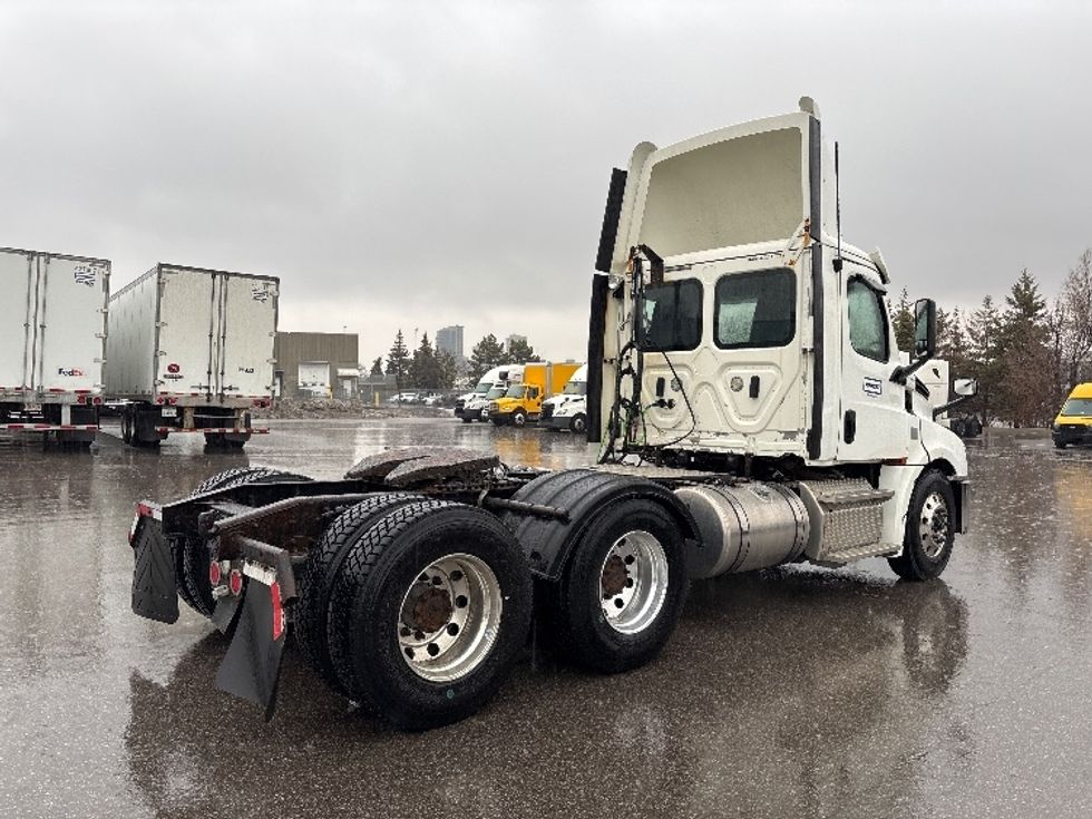 Day Cab Tractor-Heavy Duty Tractors-Freightliner-2019-T12664ST-Mississauga-ON-332,039\n\t\tkm-$ 64,000 - Image 7