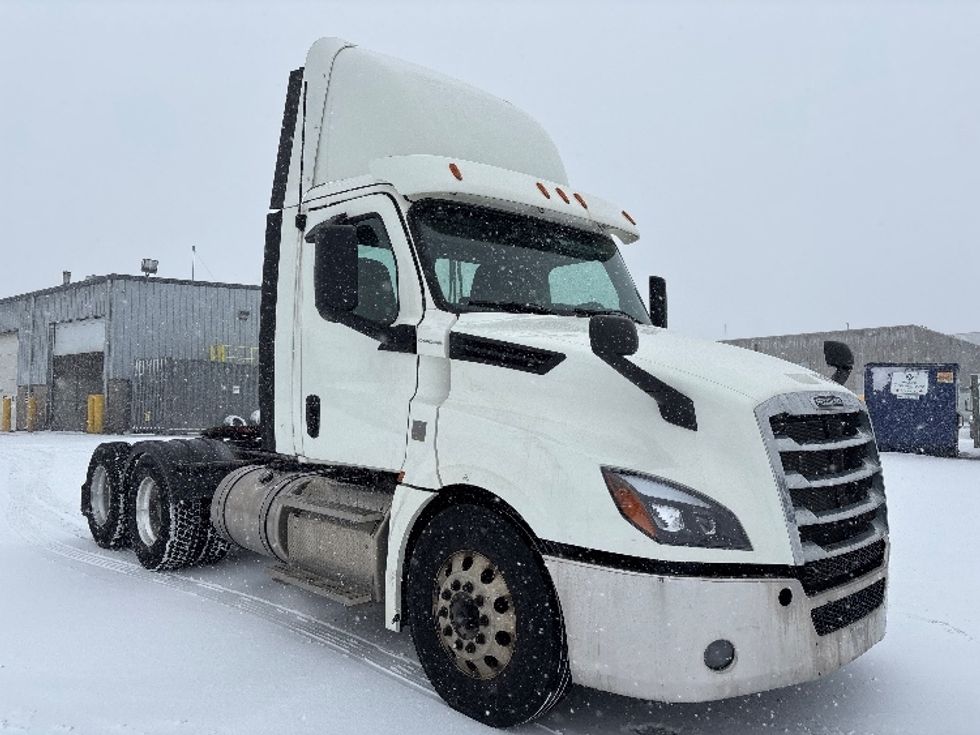 Day Cab Tractor-Heavy Duty Tractors-Freightliner-2019-T12664ST-Mississauga-ON-428,750\n\t\tkm-$ 60,250 - Image 1