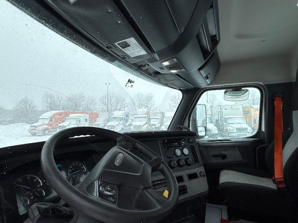 Day Cab Tractor-Heavy Duty Tractors-Freightliner-2019-T12664ST-Mississauga-ON-428,750\n\t\tkm-$ 60,250 - Image 10