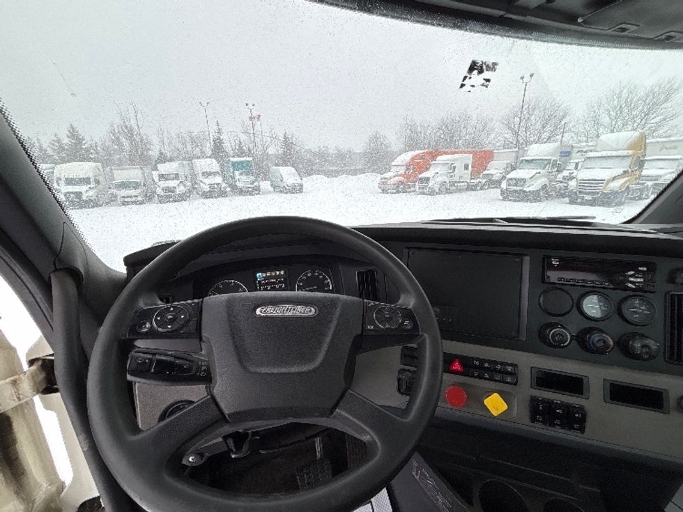 Day Cab Tractor-Heavy Duty Tractors-Freightliner-2019-T12664ST-Mississauga-ON-428,750\n\t\tkm-$ 60,250 - Image 11