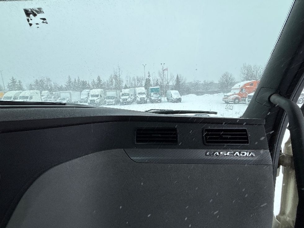 Day Cab Tractor-Heavy Duty Tractors-Freightliner-2019-T12664ST-Mississauga-ON-428,750\n\t\tkm-$ 60,250 - Image 13