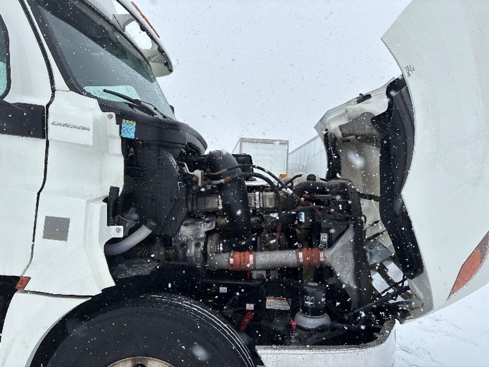 Day Cab Tractor-Heavy Duty Tractors-Freightliner-2019-T12664ST-Mississauga-ON-428,750\n\t\tkm-$ 60,250 - Image 15