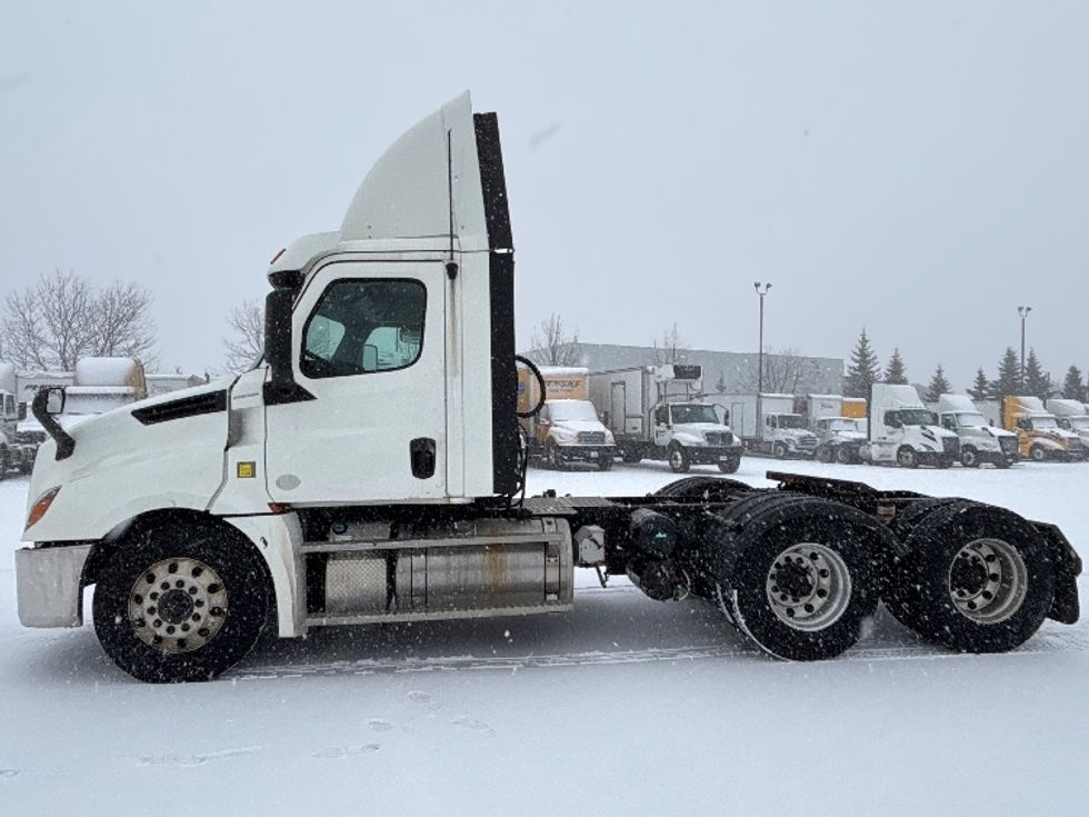 Day Cab Tractor-Heavy Duty Tractors-Freightliner-2019-T12664ST-Mississauga-ON-428,750\n\t\tkm-$ 60,250 - Image 4