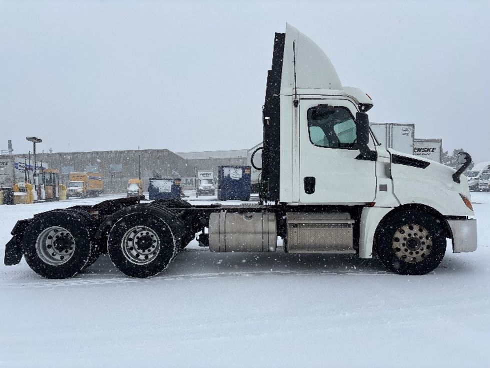 Day Cab Tractor-Heavy Duty Tractors-Freightliner-2019-T12664ST-Mississauga-ON-428,750\n\t\tkm-$ 60,250 - Image 8