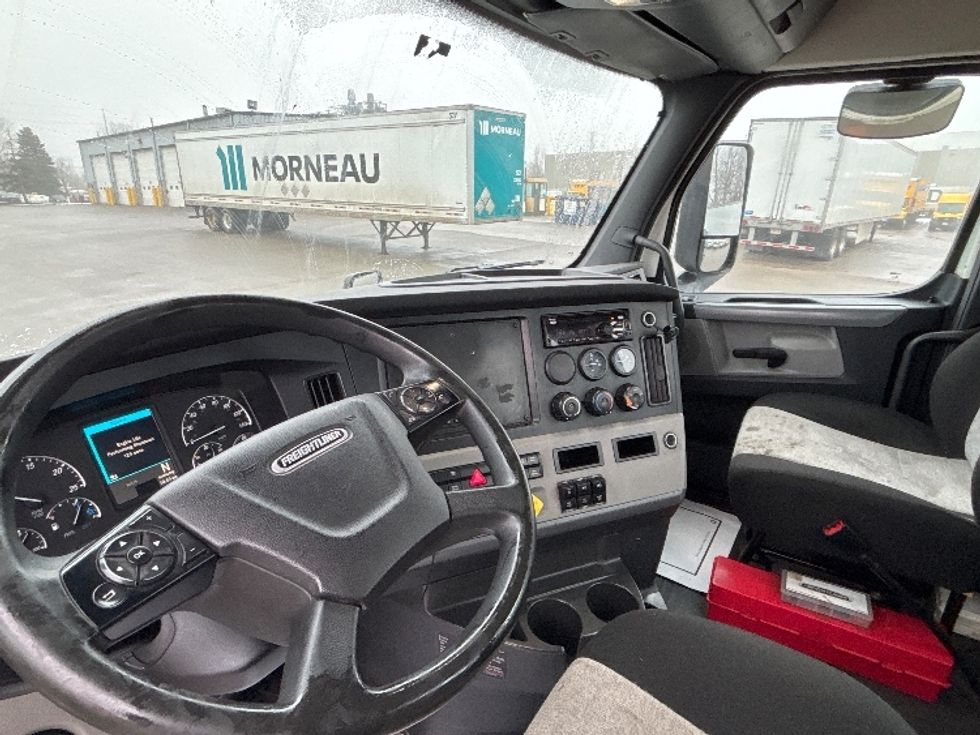 Day Cab Tractor-Heavy Duty Tractors-Freightliner-2019-T12664ST-Mississauga-ON-439,000\n\t\tkm-$ 60,000 - Image 10