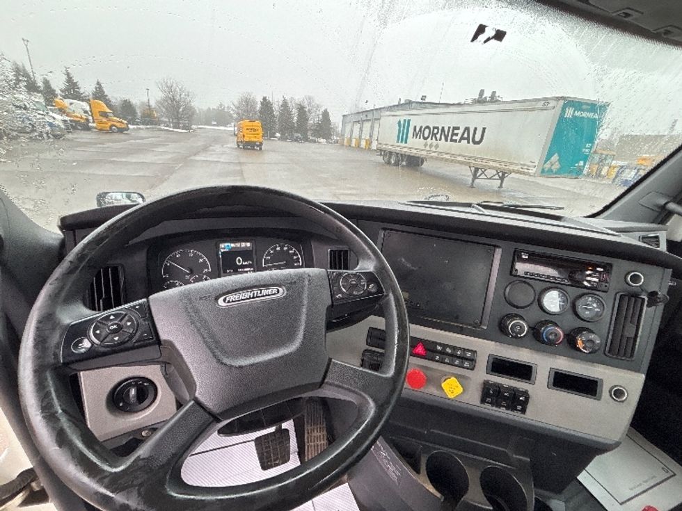 Day Cab Tractor-Heavy Duty Tractors-Freightliner-2019-T12664ST-Mississauga-ON-439,000\n\t\tkm-$ 60,000 - Image 11