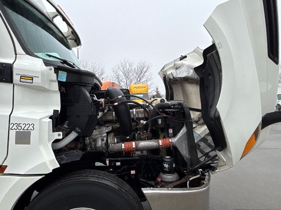 Day Cab Tractor-Heavy Duty Tractors-Freightliner-2019-T12664ST-Mississauga-ON-439,000\n\t\tkm-$ 60,000 - Image 15